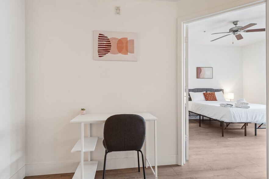 Building Photo - 6610 N 93rd Ave