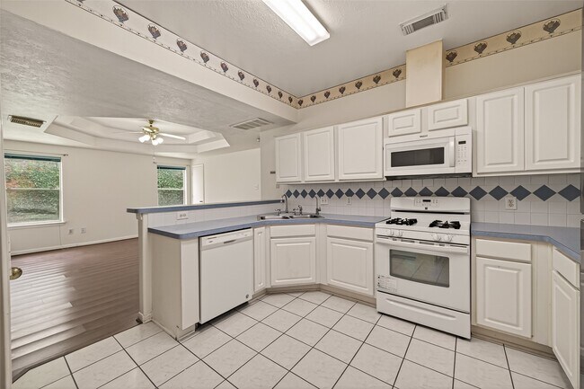 Building Photo - 15903 Timber Chase Dr