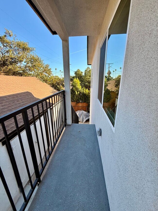 Building Photo - 2922 8th Ave