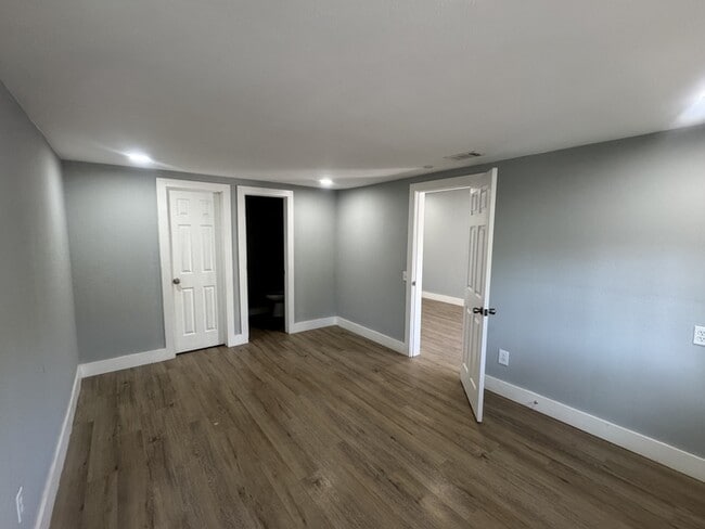 Building Photo - 207 Milton Rd