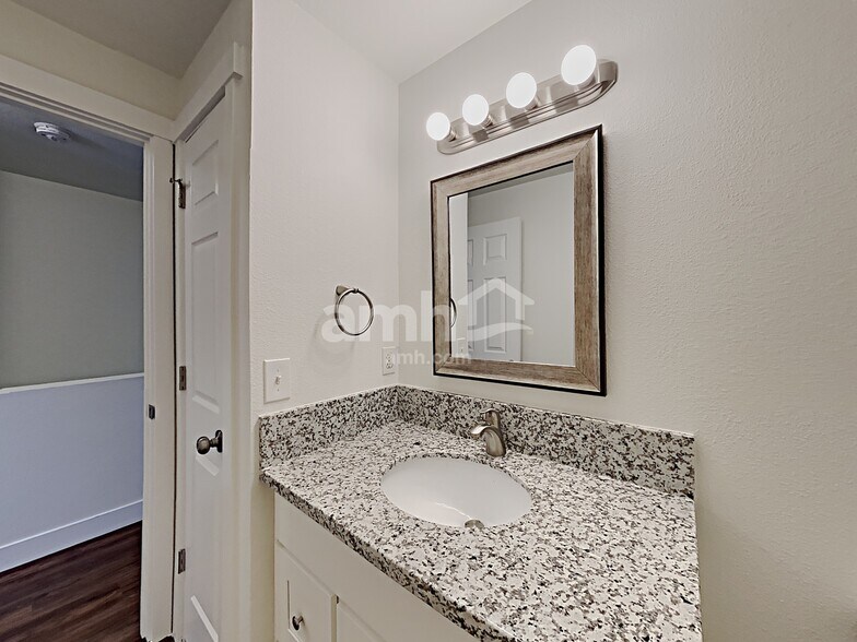 Building Photo - 16961 SW Cashew Way