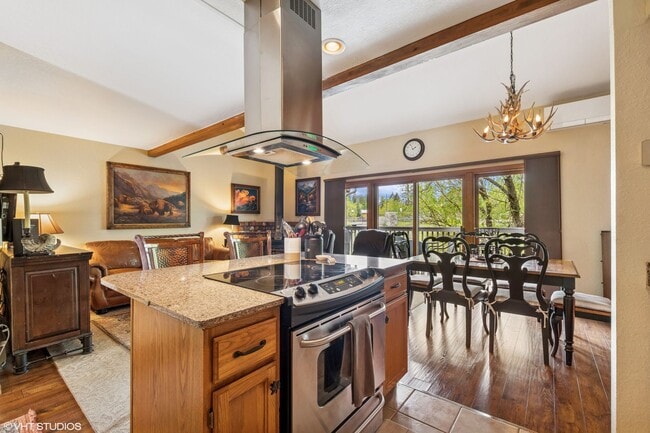 Building Photo - Whitefish River furnished Townhome