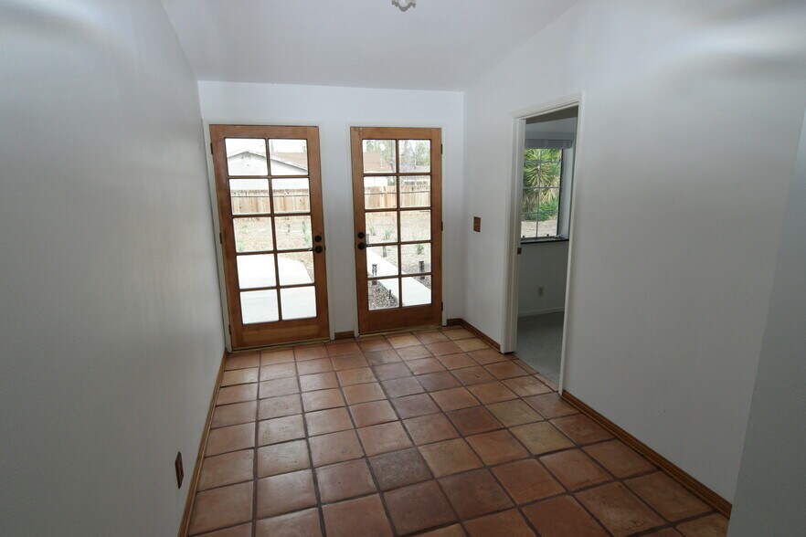 Building Photo - 611 Calle Pensamiento