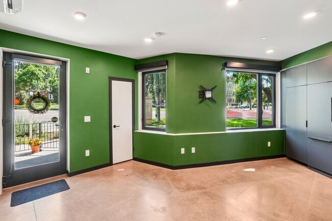 Building Photo - Urban 1-bedroom/ 1-bath Corner Unit in City Park West- Total Monthly Cost With Mandatory Fees ($1...