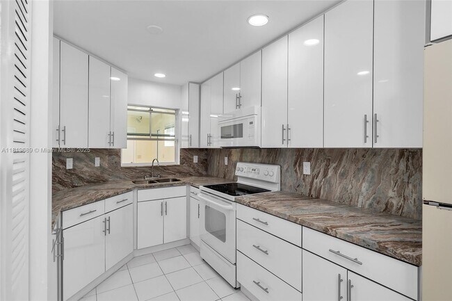 Building Photo - 11473 SW 72nd Terrace