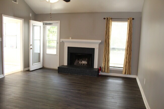 Building Photo - Rental Home