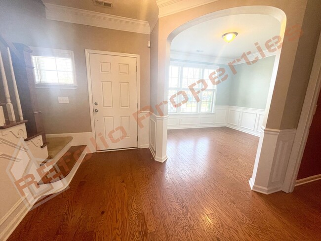 Building Photo - Great Location! Elegant 3 Story 4 Bedroom ...