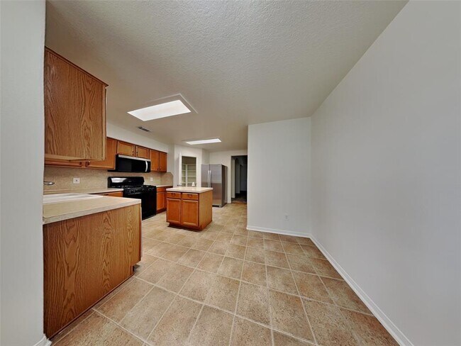 Building Photo - 2407 Aspen Dale Dr