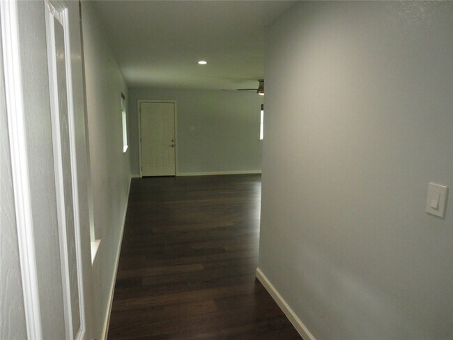 Building Photo - 1026 Thomas St