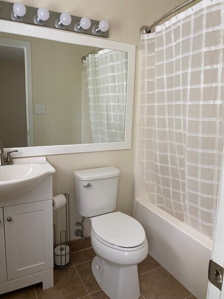 Building Photo - 2410 Bradford St