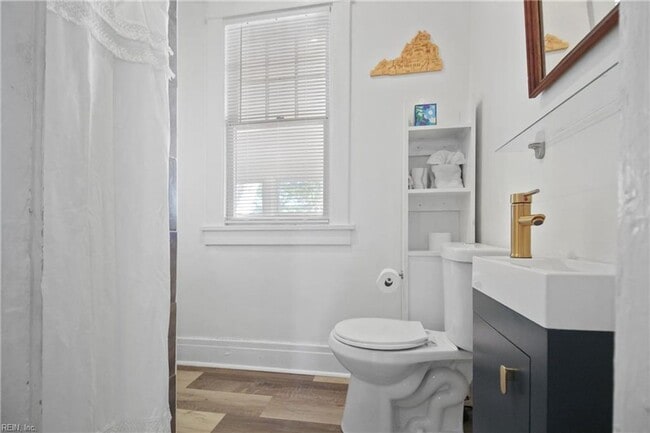 Building Photo - Classic 3 bedroom Home in the heart of Colonial Place