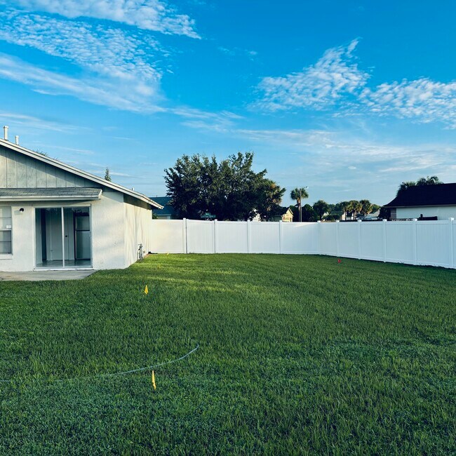 Building Photo - 5200 Lonesome Dove Dr