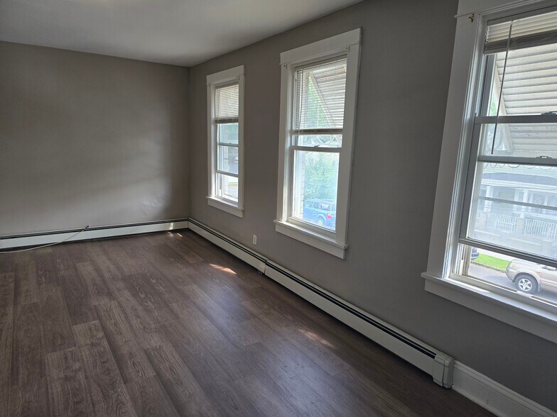 Building Photo - 450 Hall Ave