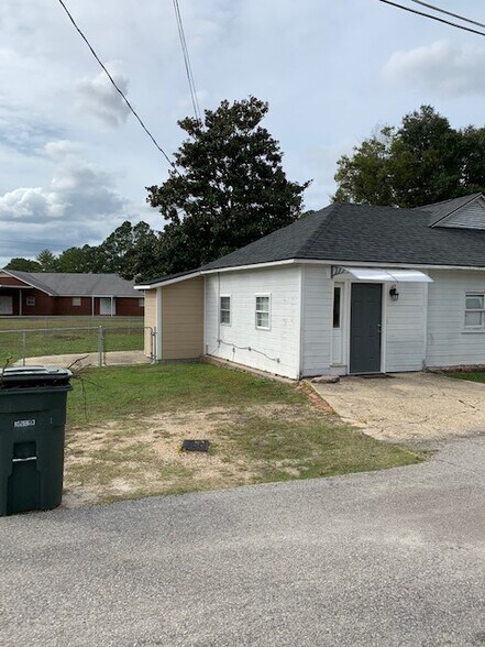 Building Photo - 4072 Porter St