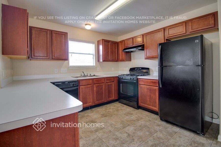 Building Photo - 6337 Mountain Pines Ln