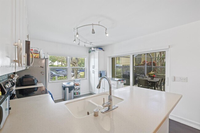 Building Photo - 6703 Dryden Ct