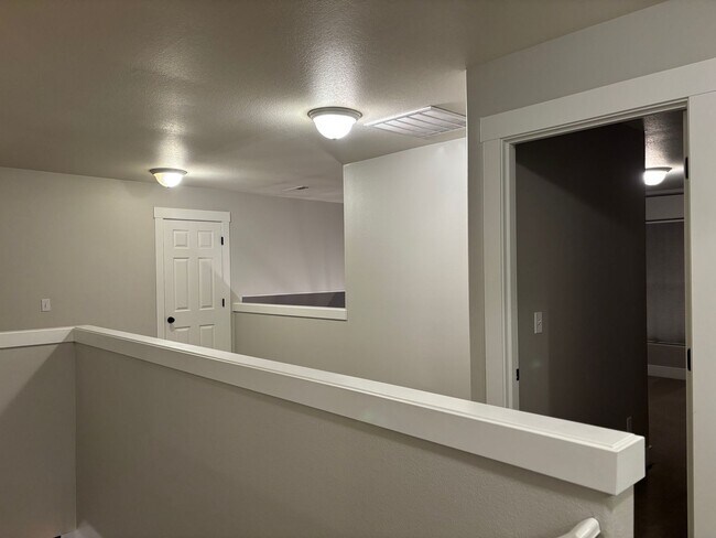 Building Photo - Wonderfully Designed Craftsman Home with P...