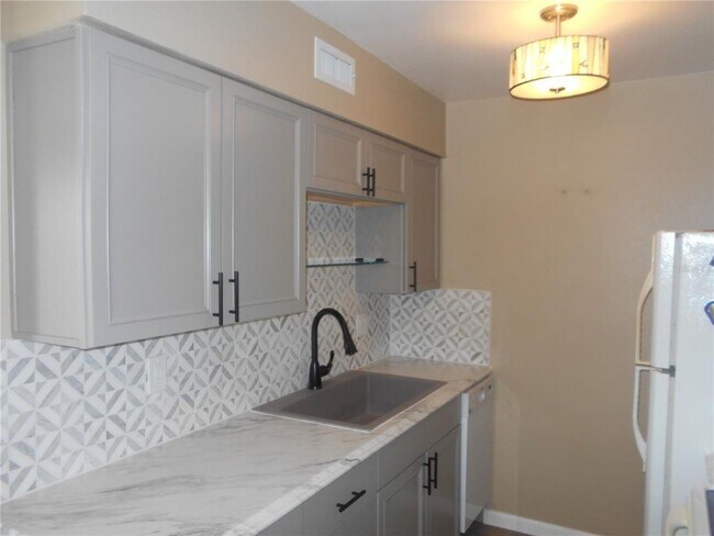 Building Photo - 5771 Peregrine Ave