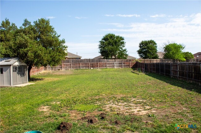 Building Photo - 511 Cowhand Dr