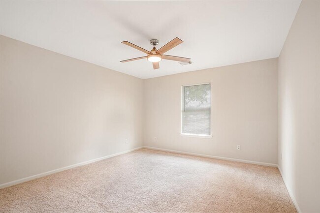 Building Photo - 403 Mystic Glen Loop