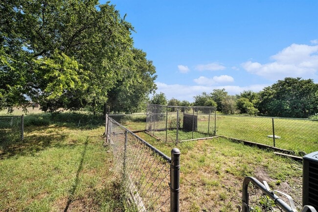 Building Photo - Beautifully Crafted 3 bed 2 bath duplex lo...