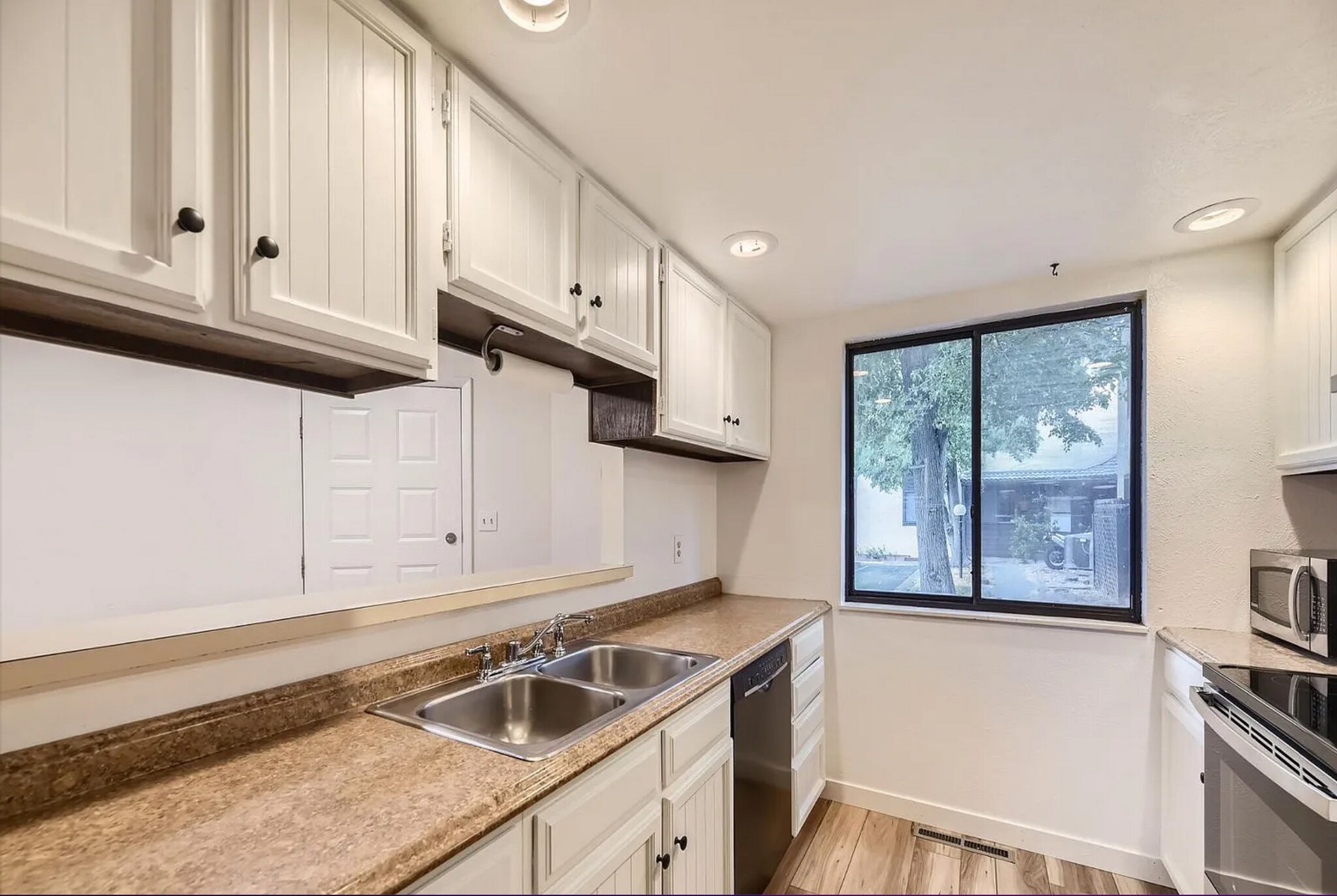 Building Photo - 2949 Shady Holw E
