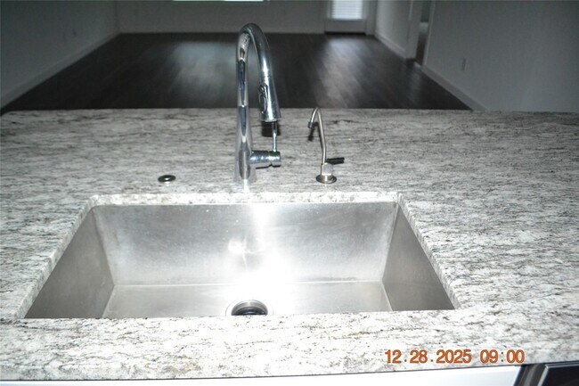 Building Photo - 1613 Sunbend Ln