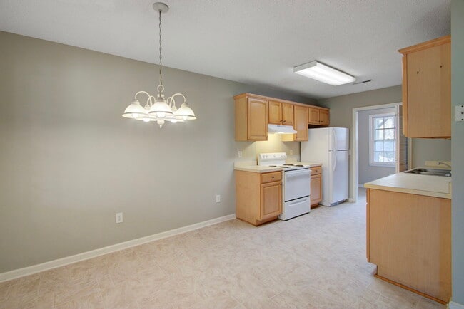 Building Photo - 1860 Piper Dr