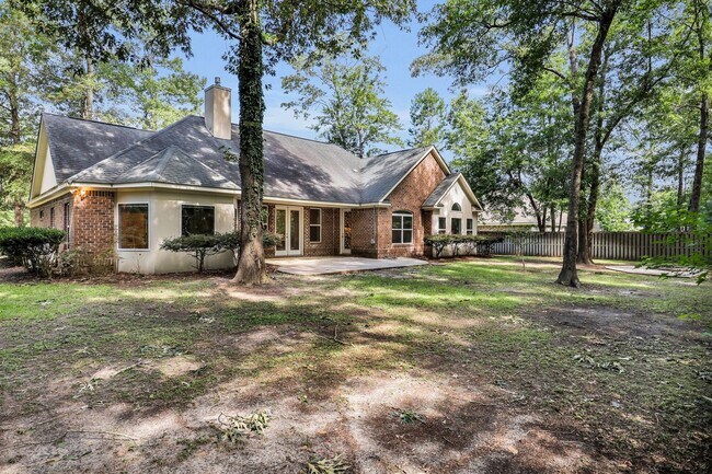 Building Photo - AVAILABLE LATE JULY 2025 (PET FRIENDLY)