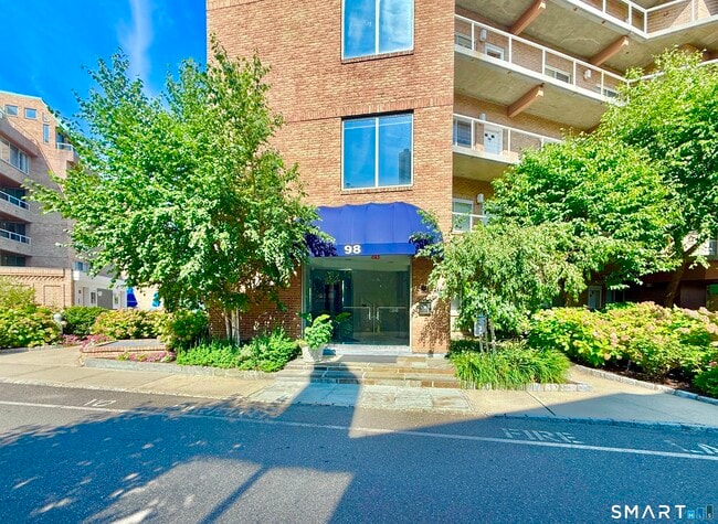 Building Photo - 98 Southfield Ave