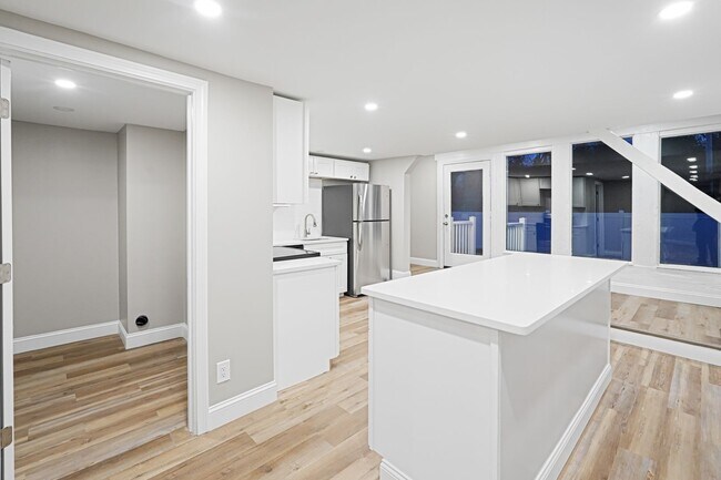 Building Photo - 98 Southville Rd