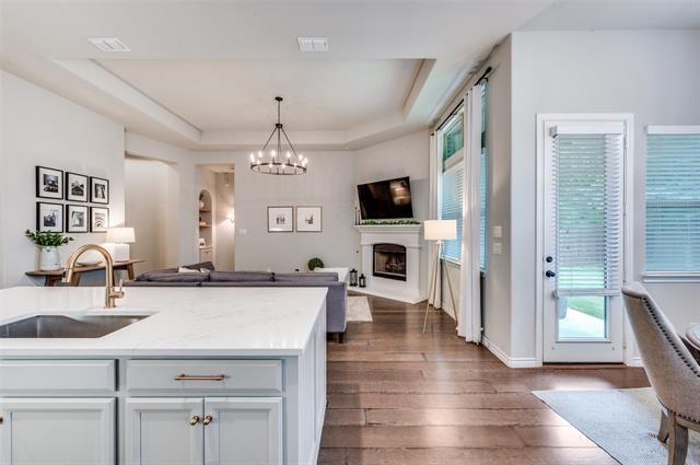 Building Photo - 1016 Lake Sierra Wy