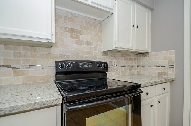 Building Photo - 8319 Bird Run Dr