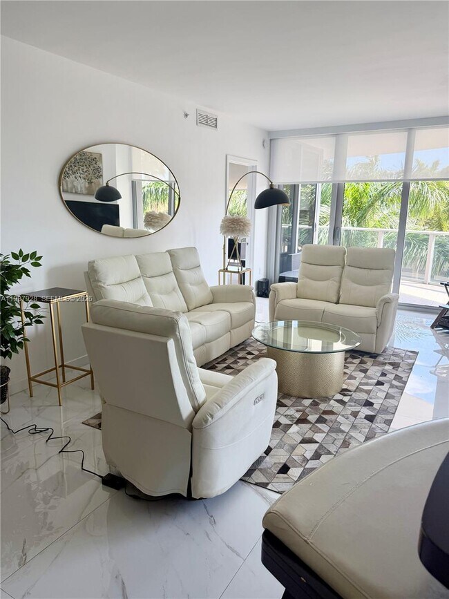 Building Photo - 488 NE 18th St