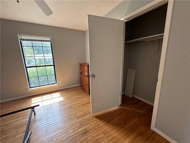 Building Photo - 6750 Browder Dr