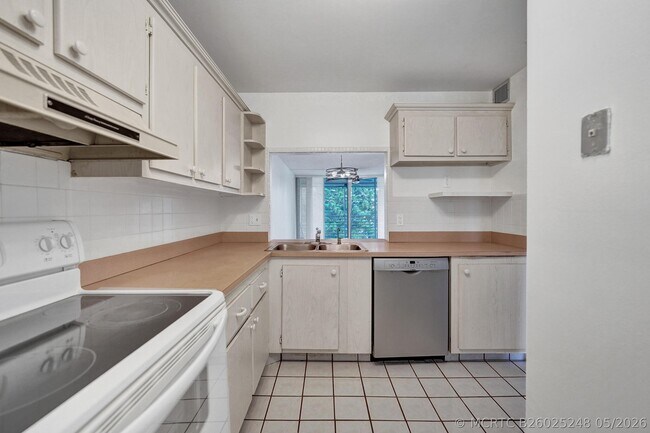Building Photo - 9470 Poinciana Pl