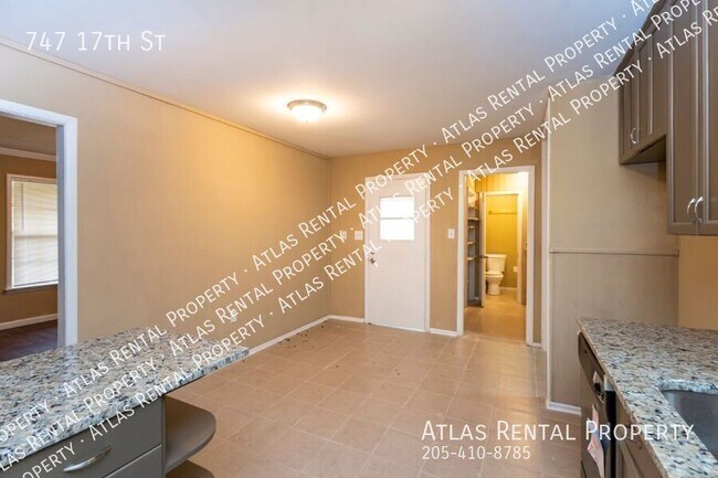 Building Photo - 747 17th St