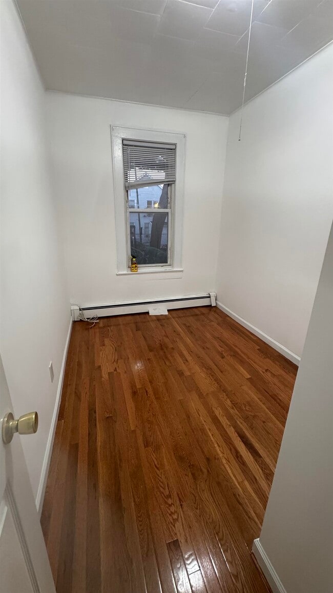 Building Photo - 89 W 21st St