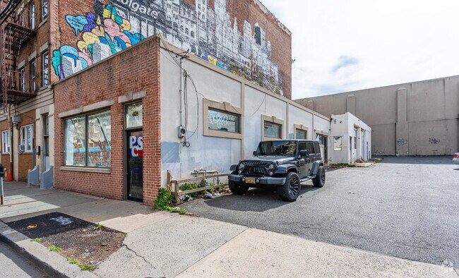 Building Photo - 614-616 Summit Ave