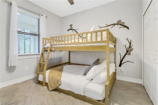 Building Photo - 332 14th St SE