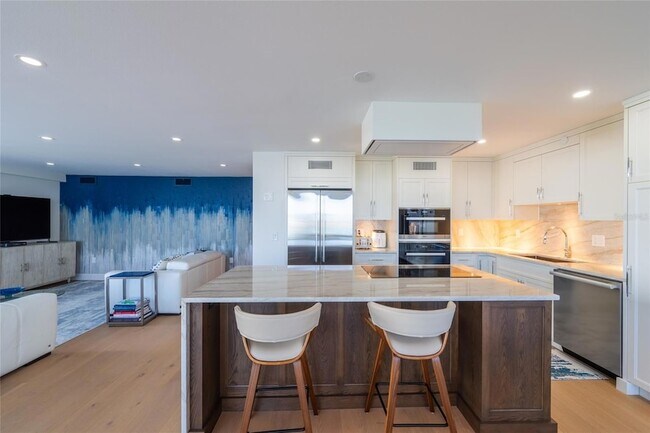 Building Photo - 770 S Palm Ave