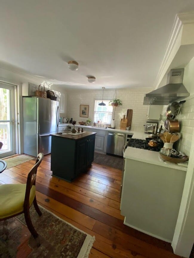 Building Photo - Beautiful historic 3BR/1.5BA Home in Downt...