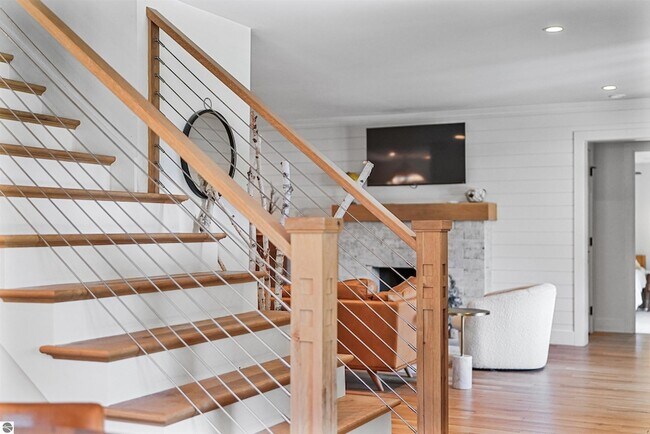 Building Photo - 7320 Peninsula Dr