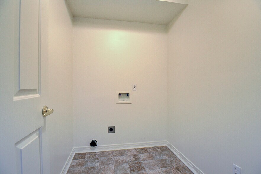 Building Photo - 619 Manitou Blvd