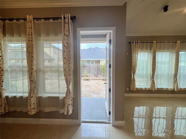 Building Photo - 106 Bella Luce