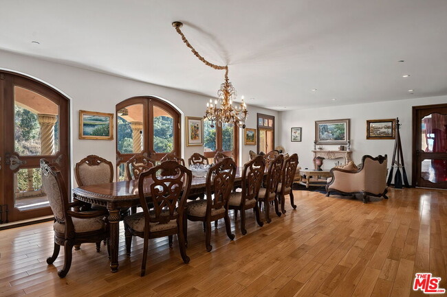 Building Photo - 28305 Via Acero