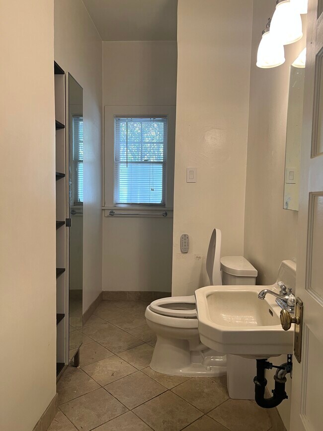 bathroom - 105 S El Molino Ave