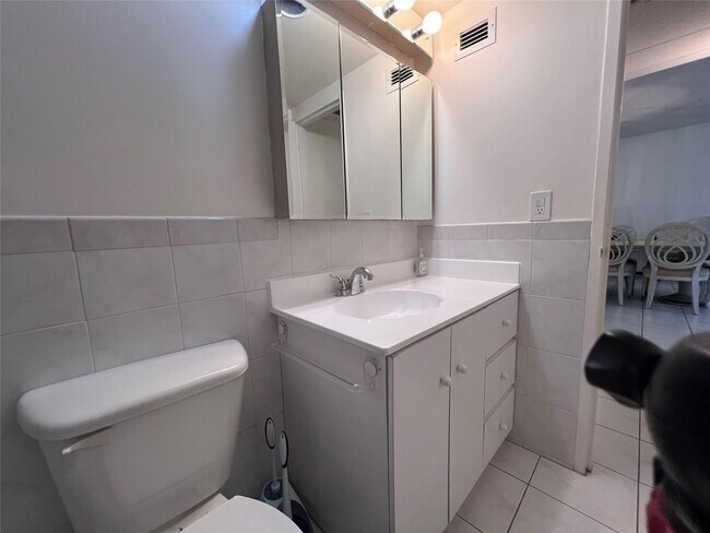 Building Photo - 4250 Galt Ocean Dr