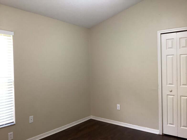 Building Photo - 9312 Hidden Water Cir
