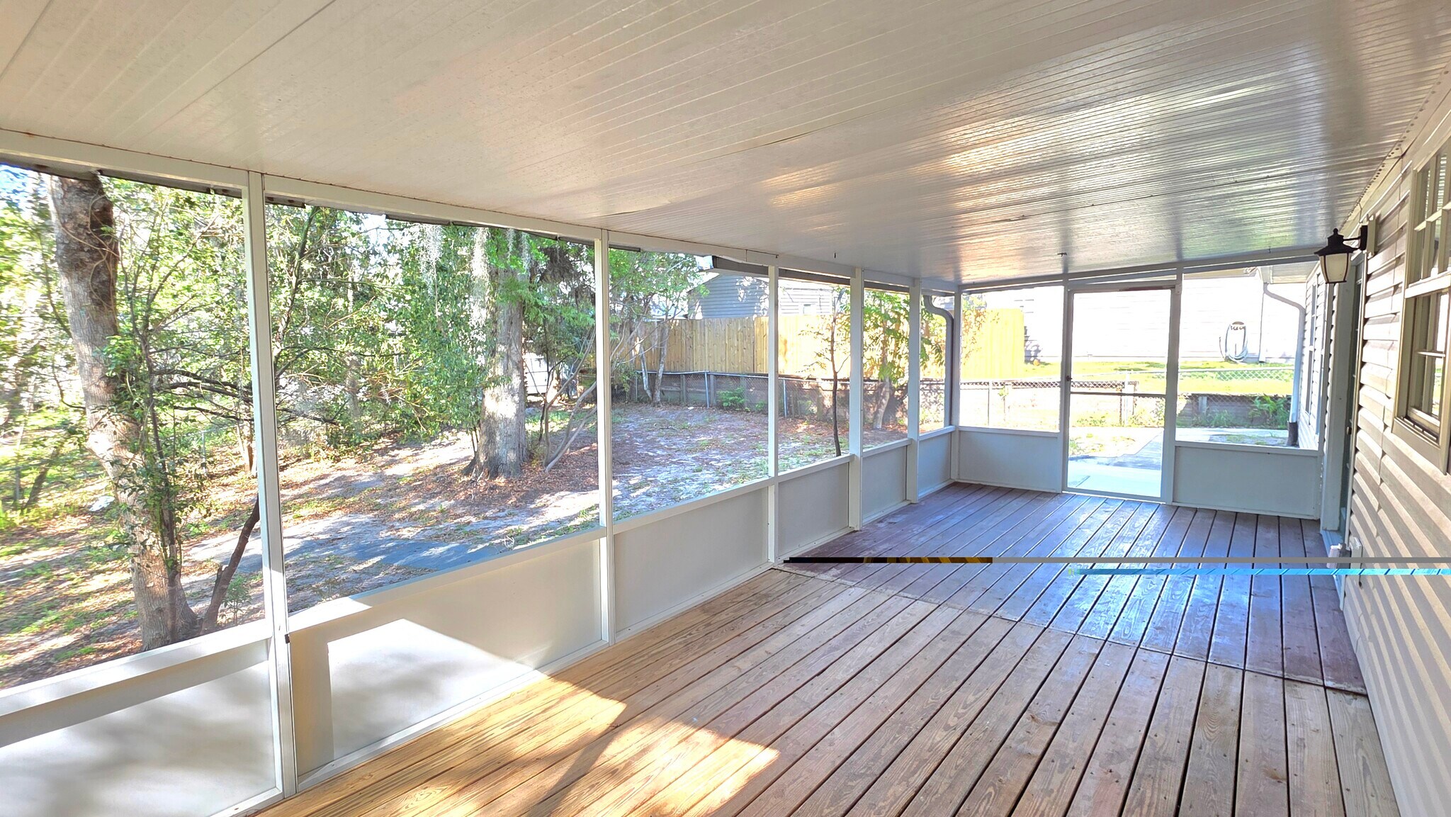 Building Photo - 325 E Plymouth Ave